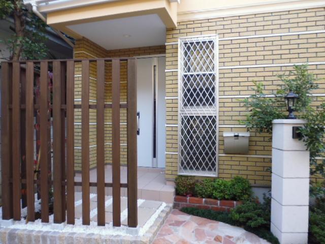 Entrance. Local (11 May 2013) Shooting