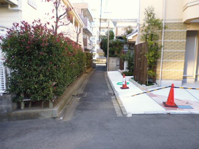 Local photos, including front road. Local (11 May 2013) Shooting