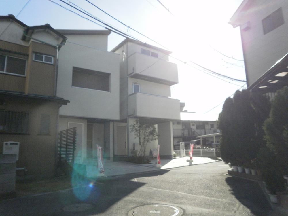 Local appearance photo. Local (11 May 2013) Shooting