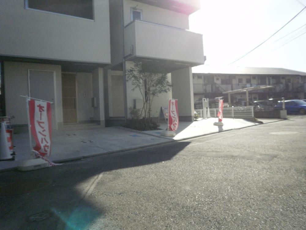 Local photos, including front road. Local (11 May 2013) Shooting