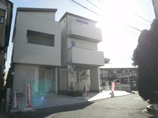 Local appearance photo. Local (11 May 2013) Shooting