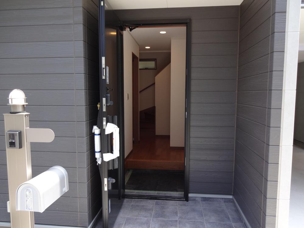 Entrance. Local (August 2013) Shooting