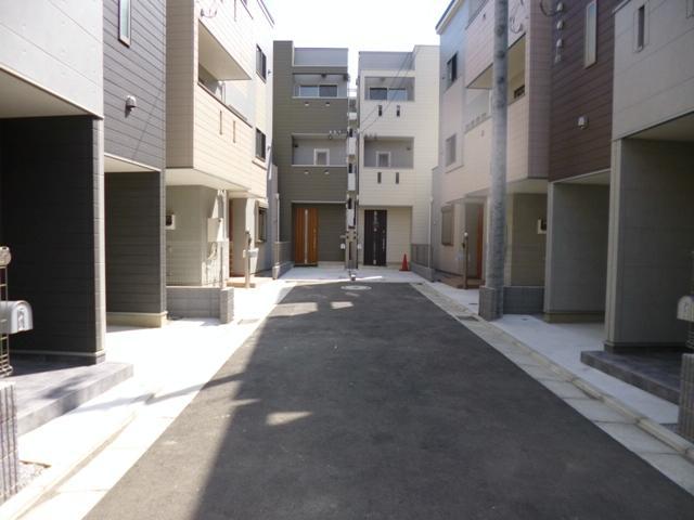 Local photos, including front road. Local (September 2013) Shooting