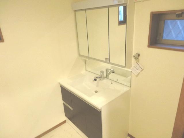 Toilet. Indoor (11 May 2013) Shooting