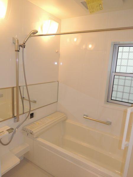 Bathroom. B Building bathroom (2013 September shooting)