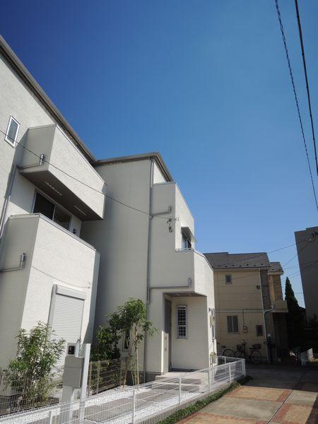 Local appearance photo. C Building appearance (2013 September shooting)