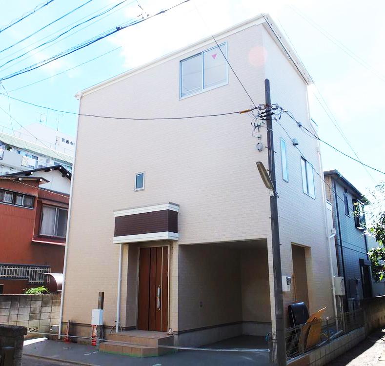 Local appearance photo. Local (11 May 2013) Shooting