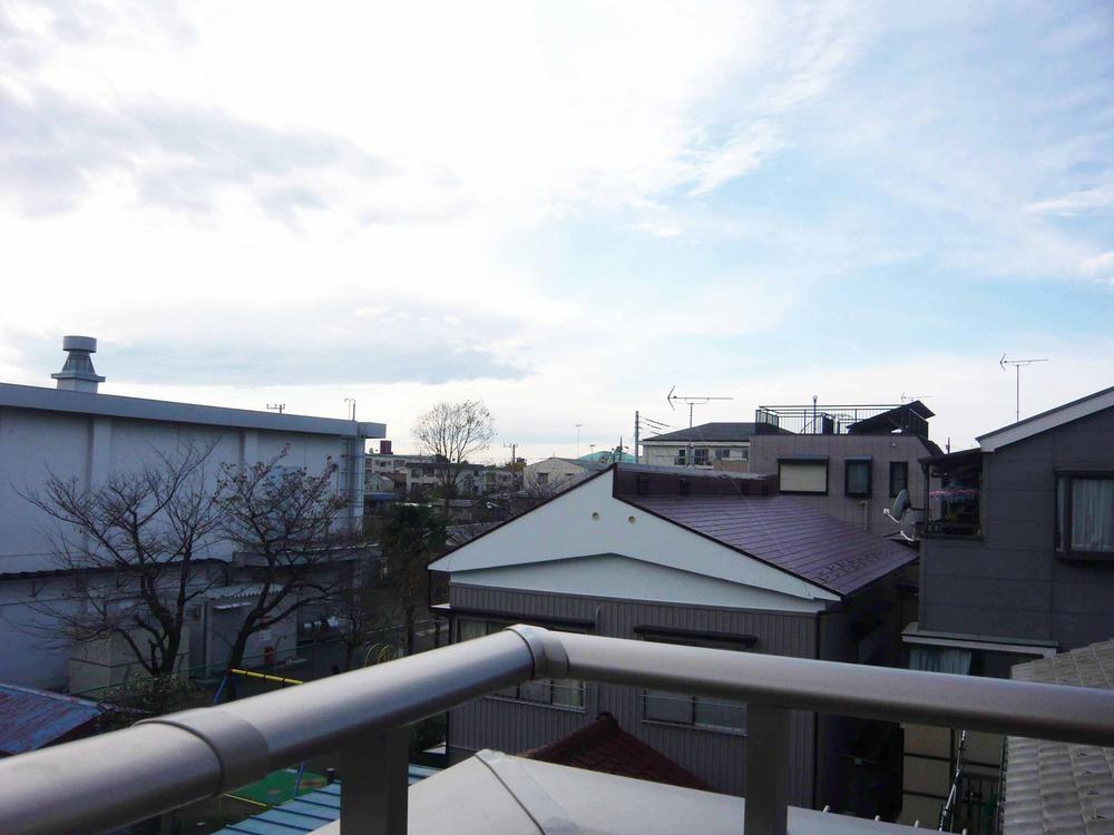 View photos from the dwelling unit. View from the site (November 2013) Shooting