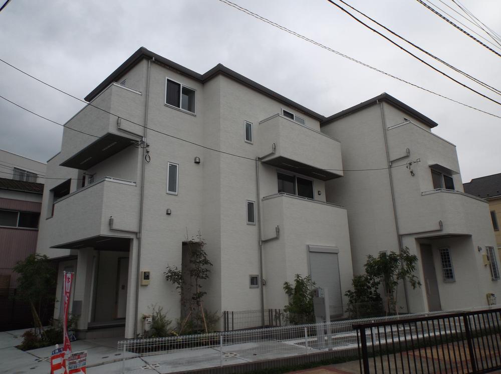 Local appearance photo. Local (10 May 2013) Shooting