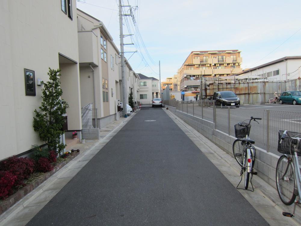 Local photos, including front road. Local (12 May 2013) Shooting