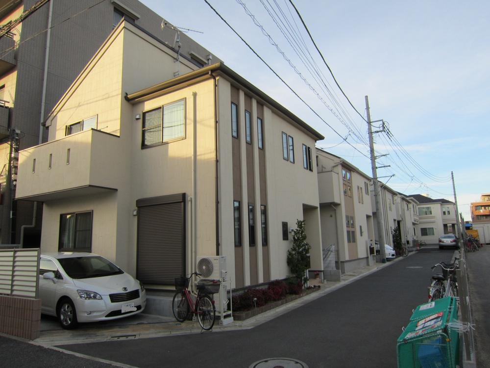 Local appearance photo. Local (12 May 2013) Shooting