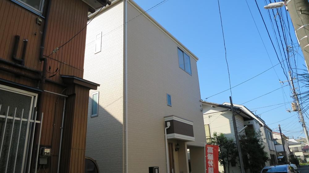 Local appearance photo. Local (10 May 2013) Shooting