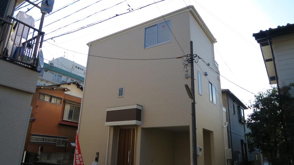 Local appearance photo. Local (10 May 2013) Shooting