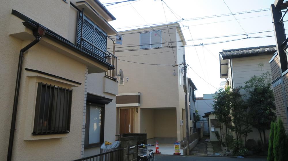 Local appearance photo. Local (10 May 2013) Shooting