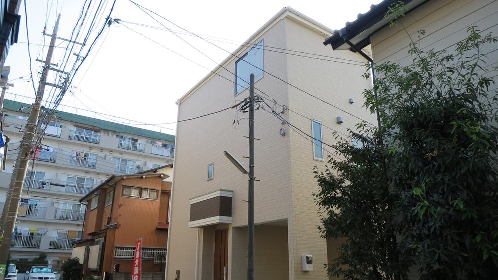 Local appearance photo. Local (10 May 2013) Shooting