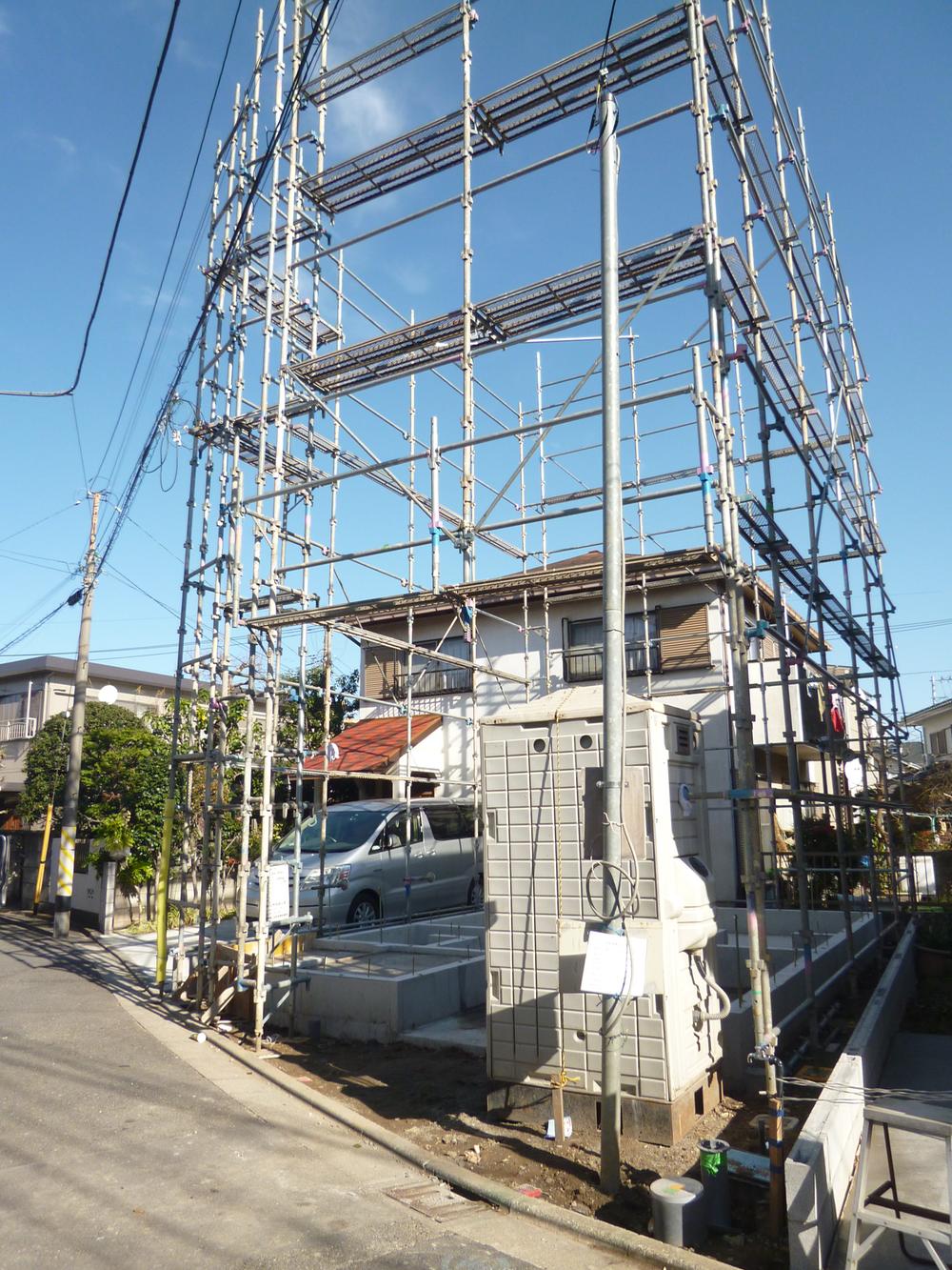 Local photos, including front road. Local (12 May 2013) Shooting