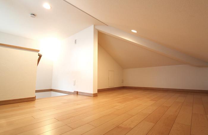 Receipt. Since it go up to the loft is a staircase rather than the ladder, You can also go up with easily large luggage. About 8 pledge because the equivalent of a wide, Storage capacity is also excellent! Well use in the room Let's say neat! (^^)!