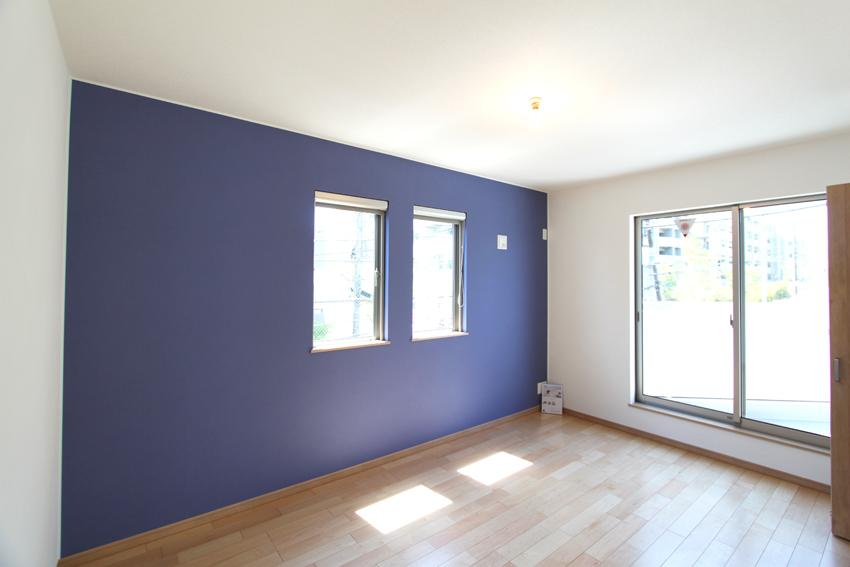 Other introspection. One side of the wall only, Or do not look forward to change only in a different wallpaper small space such as toilet. Daringly, Or in the pattern, such as a foreign house, Even boldly using the favorite color, Do not worry about damaging the small area if the house of atmosphere.