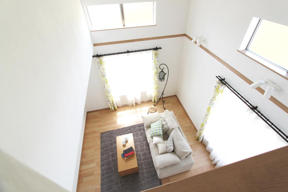 Non-living room. Picture obtained by viewing the living room from the loft (Reference)