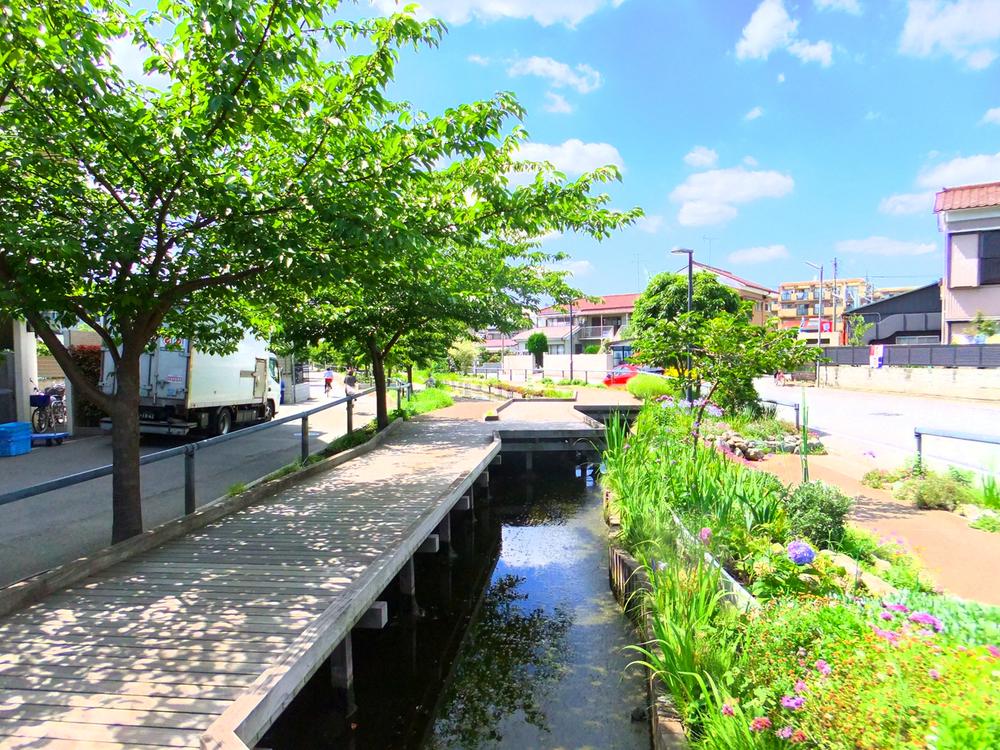 Streets around. 50m to babble