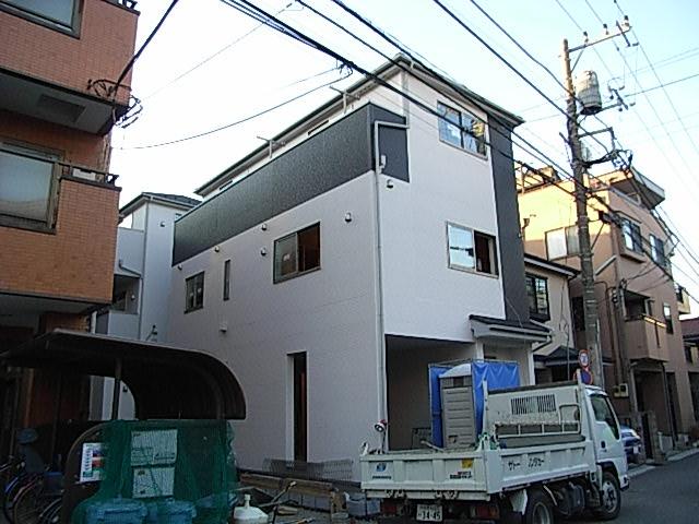 Local appearance photo. Local (11 May 2013) Shooting