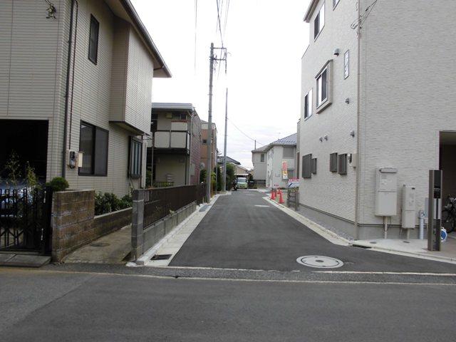 Local photos, including front road. Local (11 May 2013) Shooting