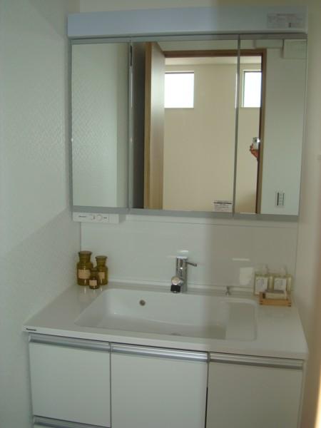 Wash basin, toilet. Wash basin (June 2013) Shooting