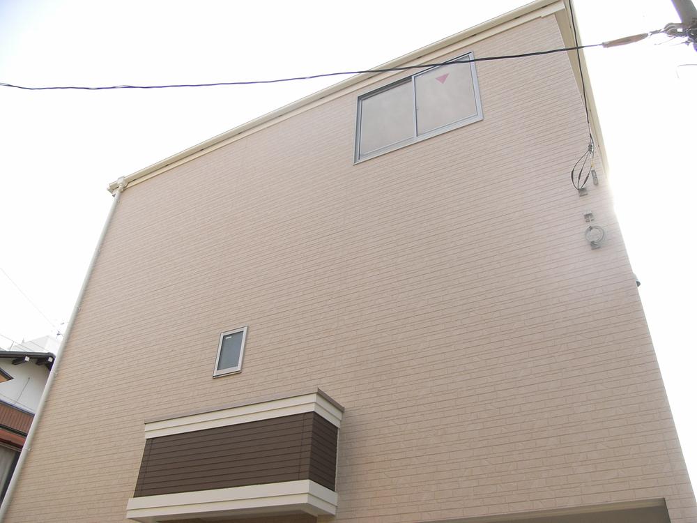 Local appearance photo. Local (11 May 2013) Shooting