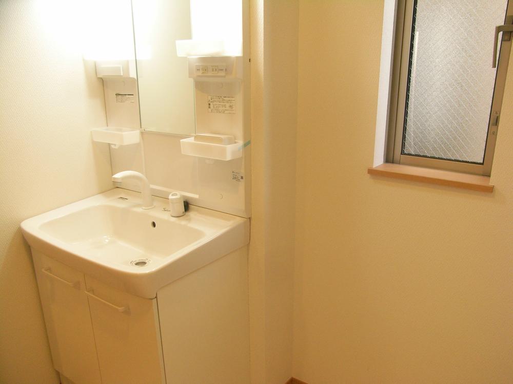 Wash basin, toilet. Indoor (11 May 2013) Shooting