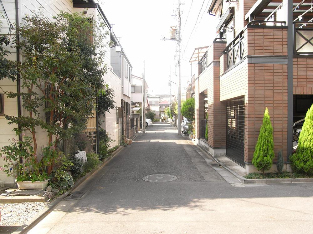 Local photos, including front road. Local (11 May 2013) Shooting