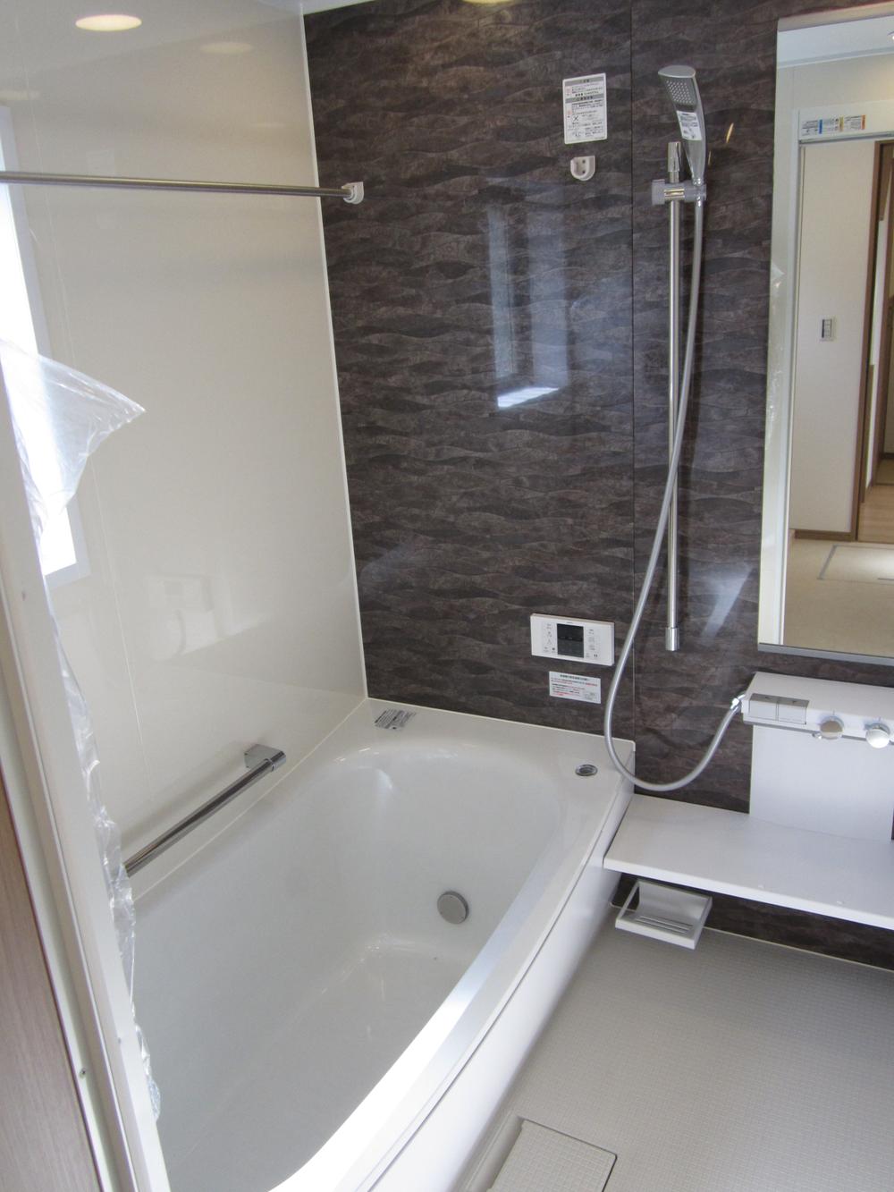 Bathroom. 6 Building