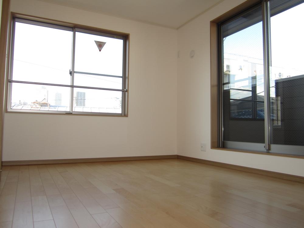 Non-living room. 6 Building