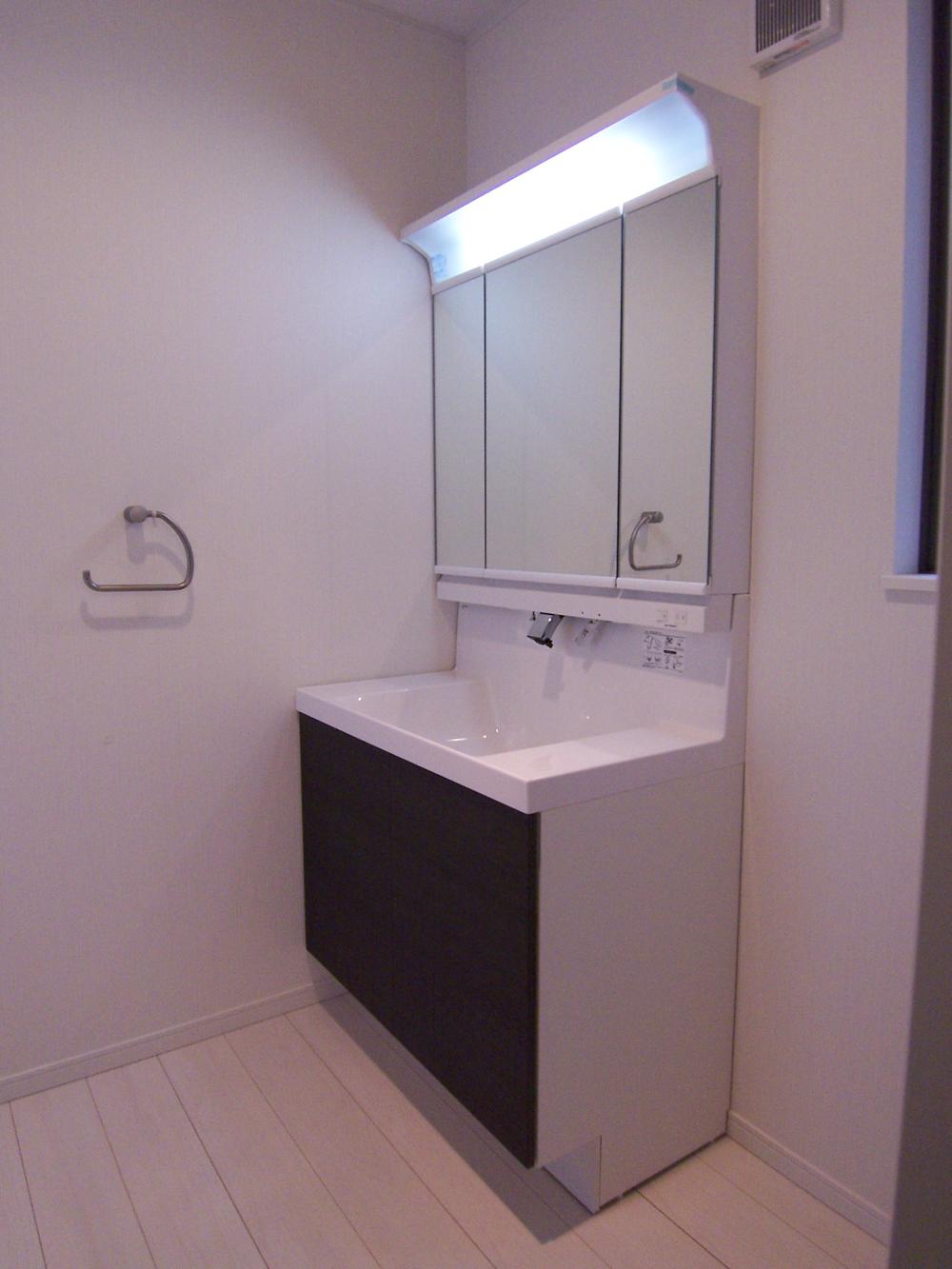 Wash basin, toilet. Example of construction