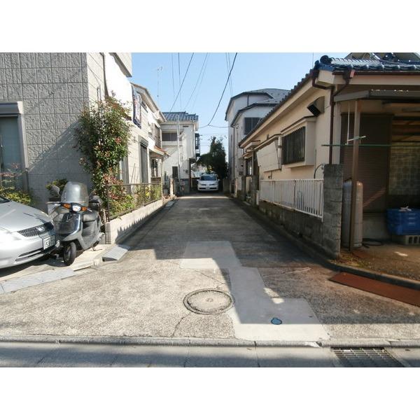 Local photos, including front road. The entire city road