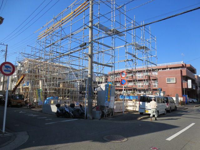 Local photos, including front road. Local (12 May 2013) Shooting