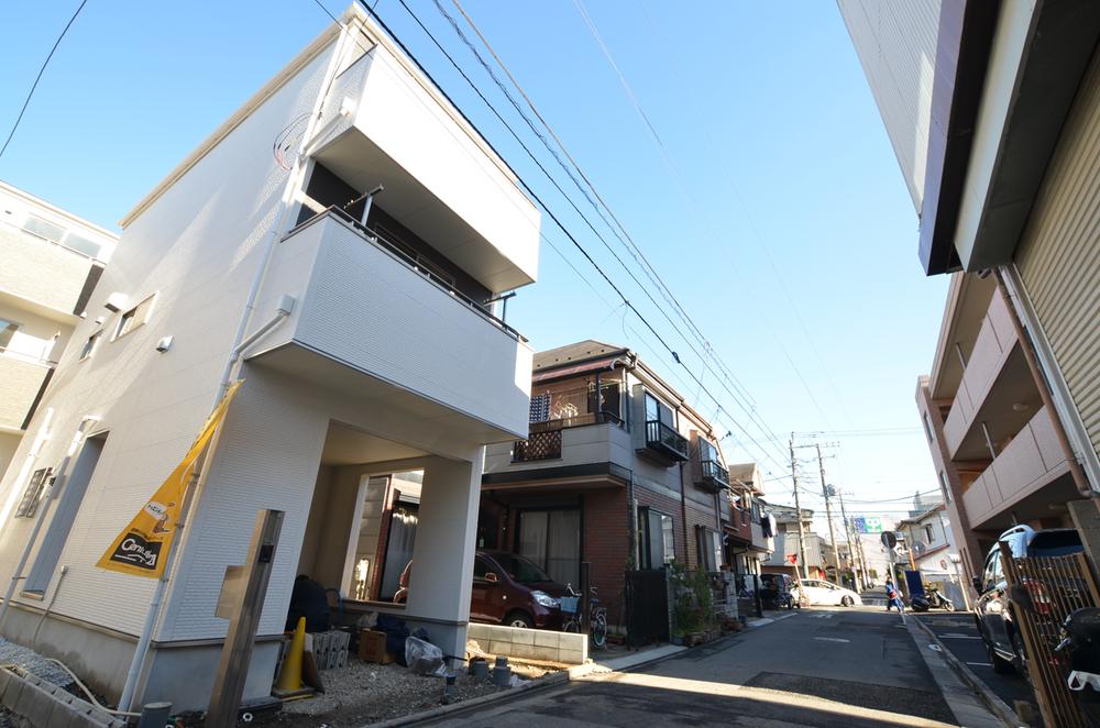 Local appearance photo. Living environment with excellent convenience! South road! 2-stage balcony!