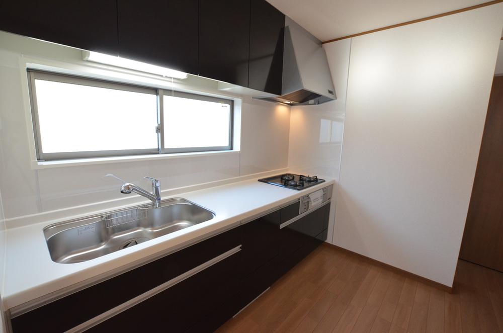 Kitchen. Indoor (12 May 2013) Shooting