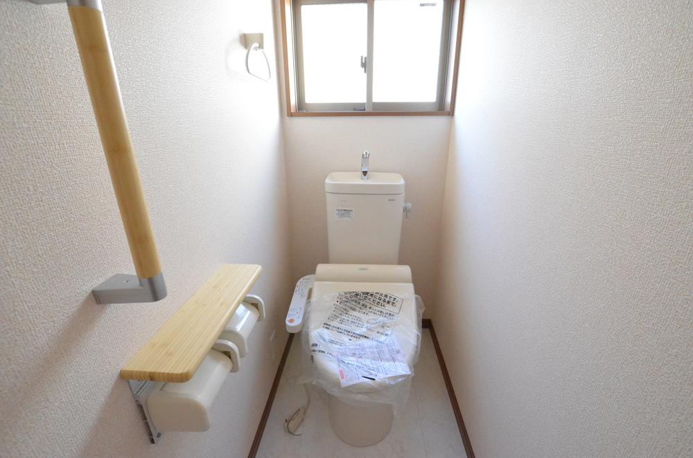 Toilet. Indoor (12 May 2013) Shooting