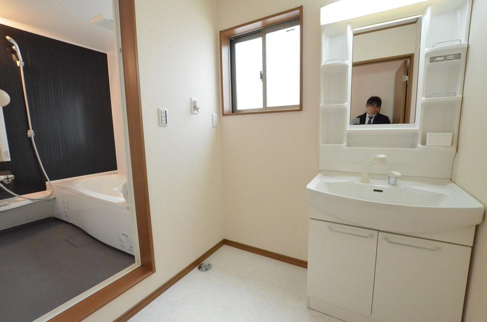 Wash basin, toilet. Indoor (12 May 2013) Shooting