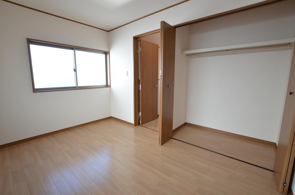 Non-living room. Indoor (12 May 2013) Shooting