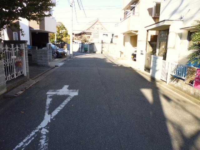 Local photos, including front road. Local shooting