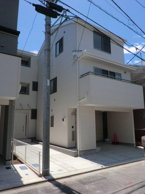 Local appearance photo. Complete pre-appearance Sunny location in a corner lot