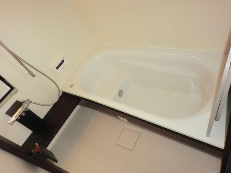 Bathroom. 1 tsubo bus There is a convenient window to ventilation With bathroom dryer