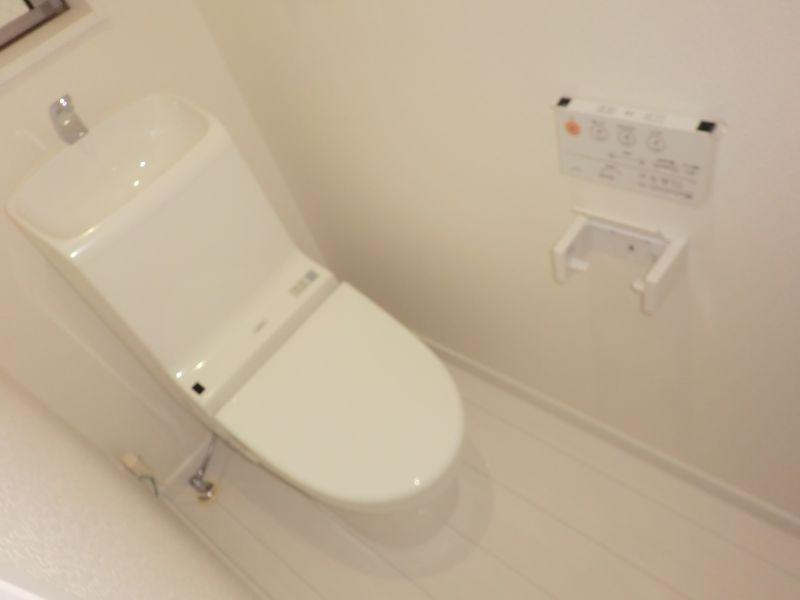 Other introspection. Tank-integrated toilet Wireless remote control