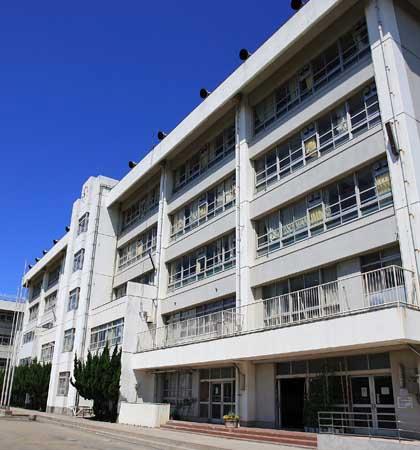 Junior high school. 504m to the Kawasaki Municipal Tsukagoshi junior high school