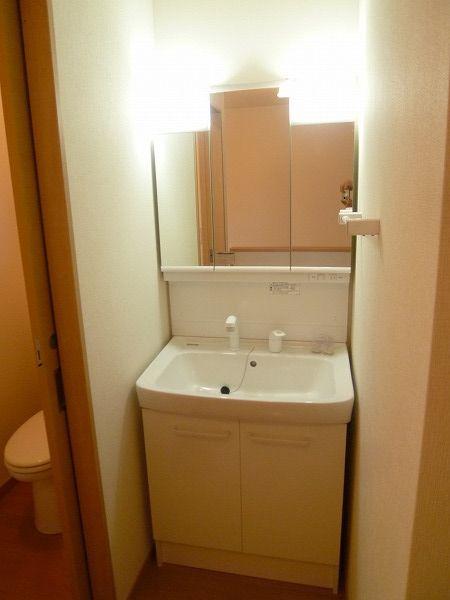 Wash basin, toilet. 2013 March 16 shooting Building 3