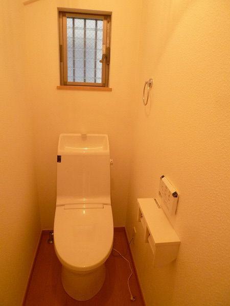 Toilet. 2013 March 16 shooting Building 3