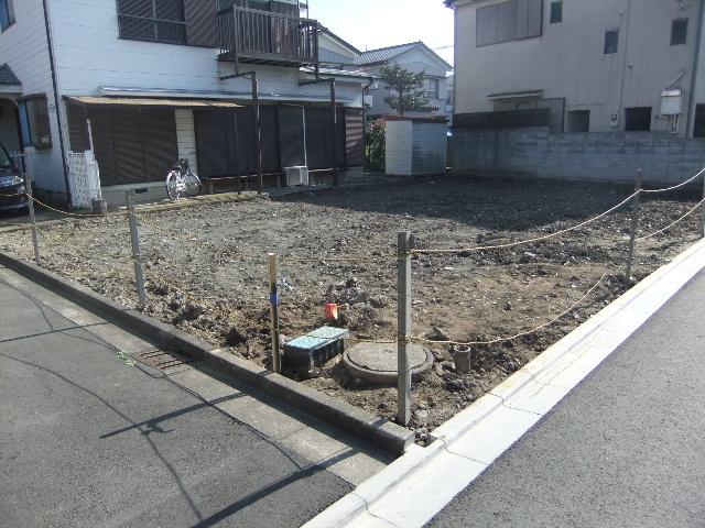 Local photos, including front road. Local (12 May 2013) Shooting