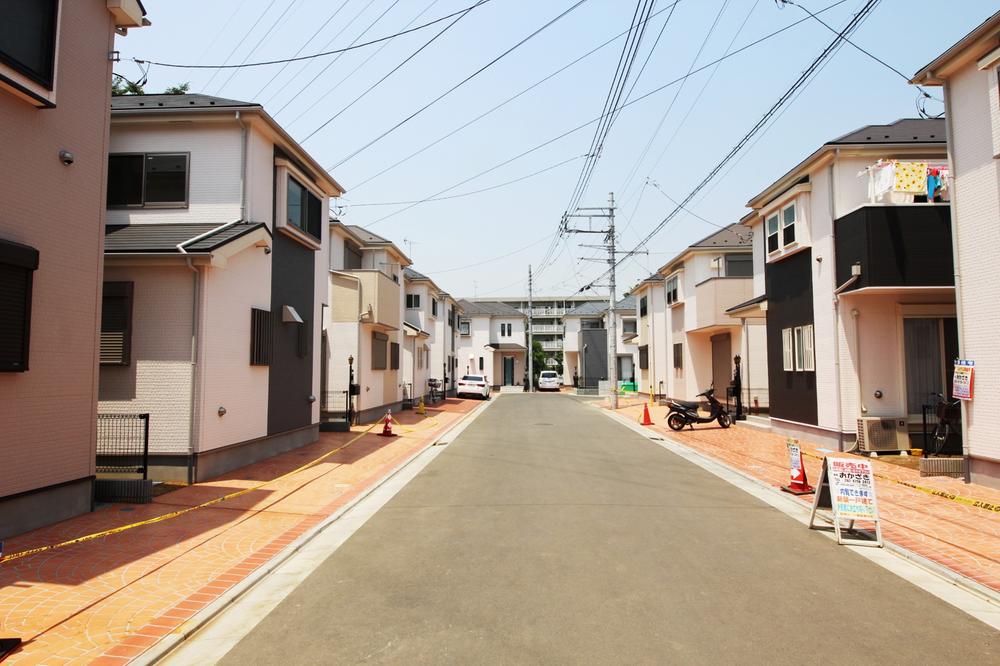 Local photos, including front road.  ■ Complete listing per, anytime, You can guide.