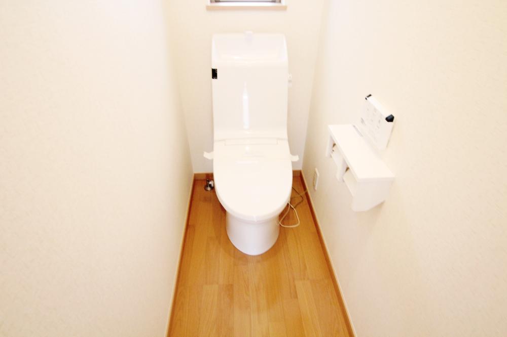 Toilet. 5 Building